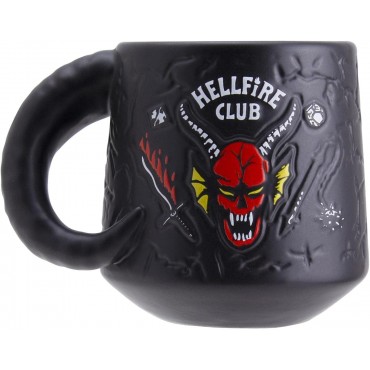 Taza Hellfire Club Stranger Things Relieve Cerámica 400 mls + Sticker