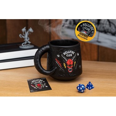 Taza Hellfire Club Stranger Things Relieve Cerámica 400 mls + Sticker