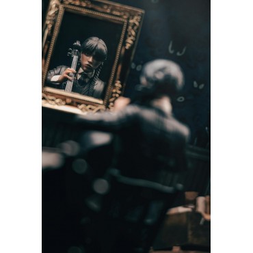 Figura Wednesday & Thing Con Violonchelo Miércoles Y Cosa Wednesday Movie Icons Estatua 15 cms